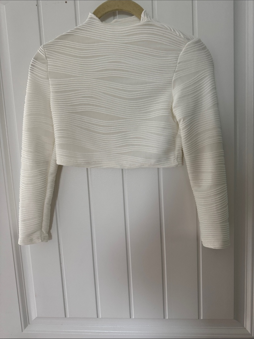 SHEIN White Textured Wave-Pattern Cropped Long Sleeve Top